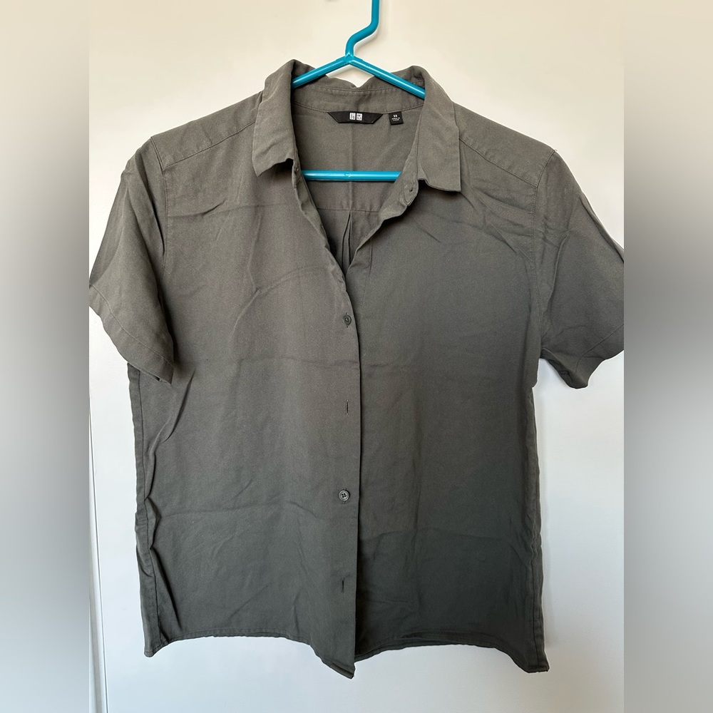 Uniqlo RAYON SHORT-SLEEVE BLOUSE